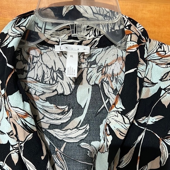 Leith Faux Wrap V Neck Floral Short Sleeve Shirt Nordstrom - Picture 2 of 6